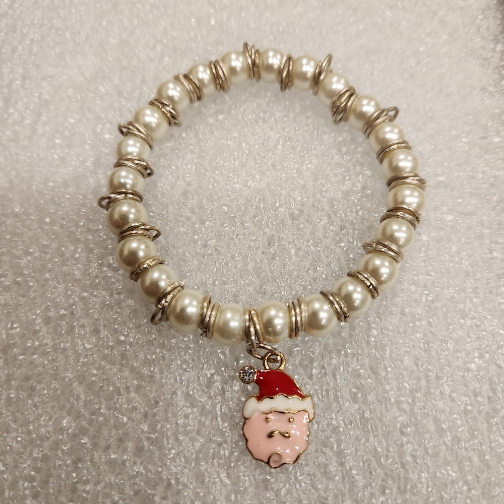 FAUX PEARL AND WIRE STRETCH BRACELET WITH SANTA CHARM